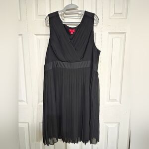 Elle Sleeveless Black Pleated Midi Dress Size 20